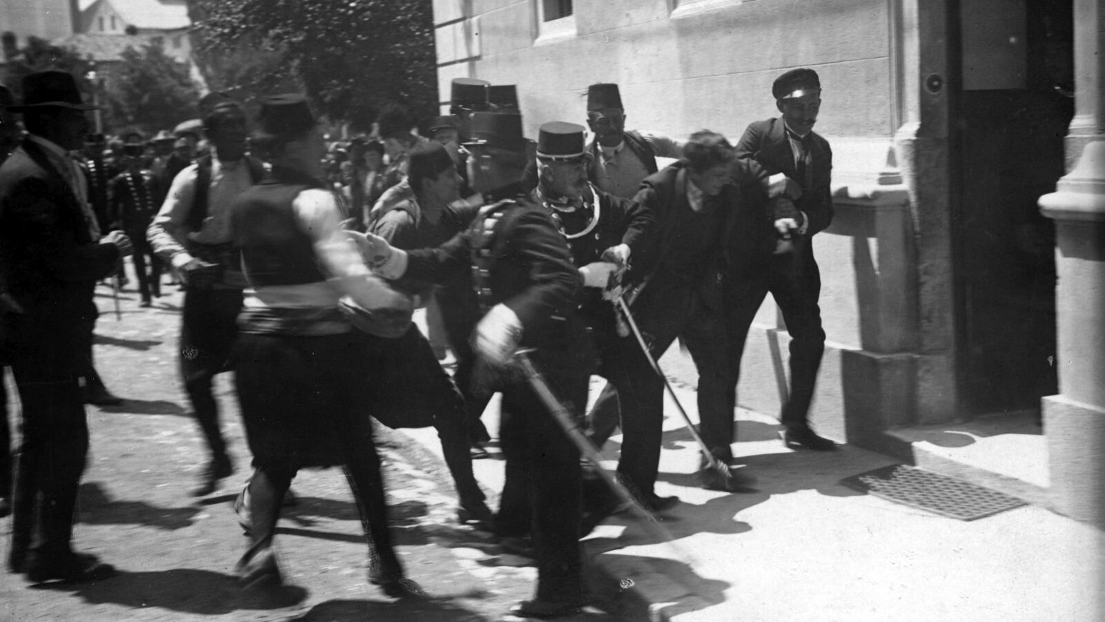 Gavrilo_Princip_captured_in_Sarajevo_1914